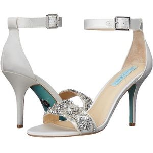 Betsey Johnson Ivory Satin wedding heel- size 8